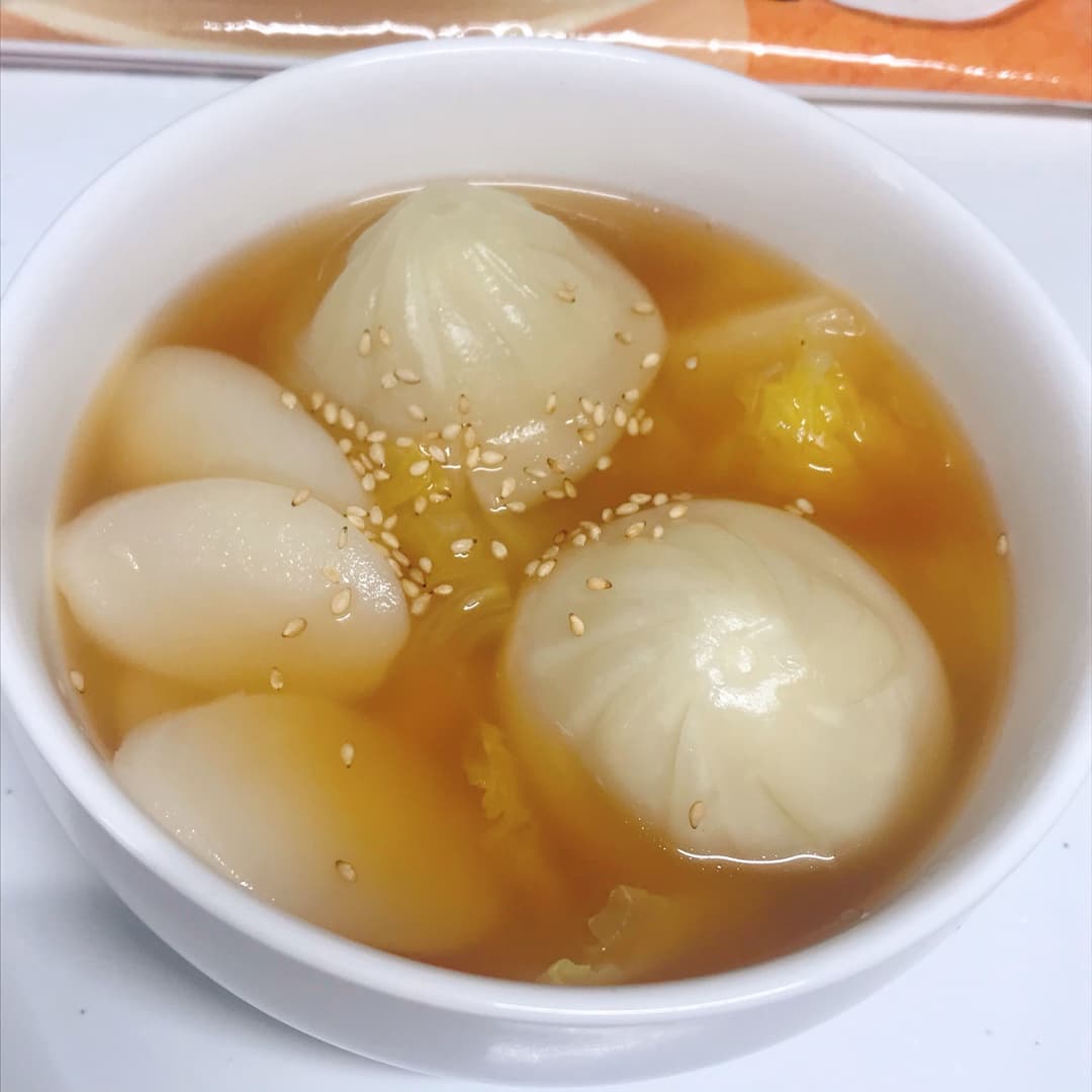 小籠包とトックのスープの完成写真