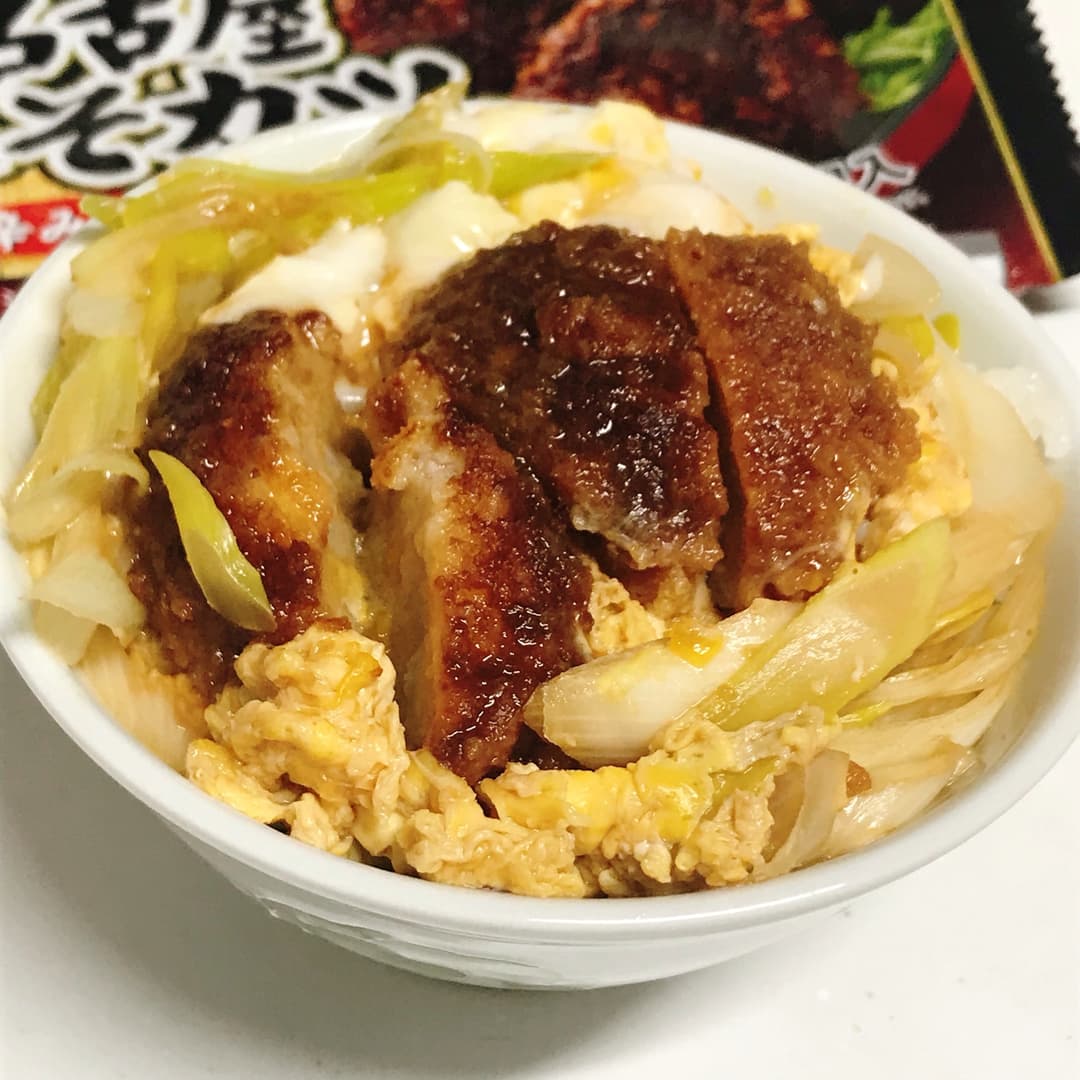 名古屋みそカツの卵とじ丼の完成写真