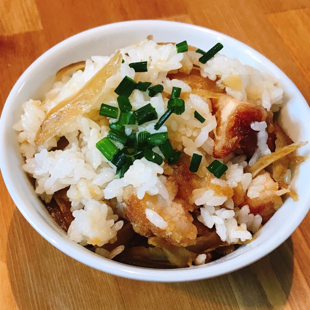 若鶏タツタの鶏ごぼう飯の完成写真
