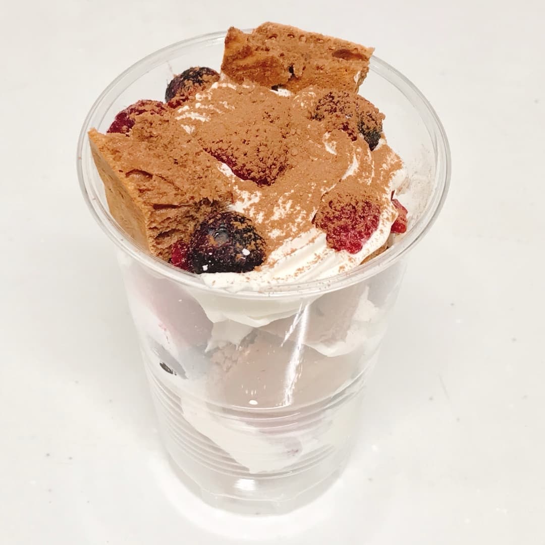 ミックスベリーとホットケーキのトライフルの完成写真