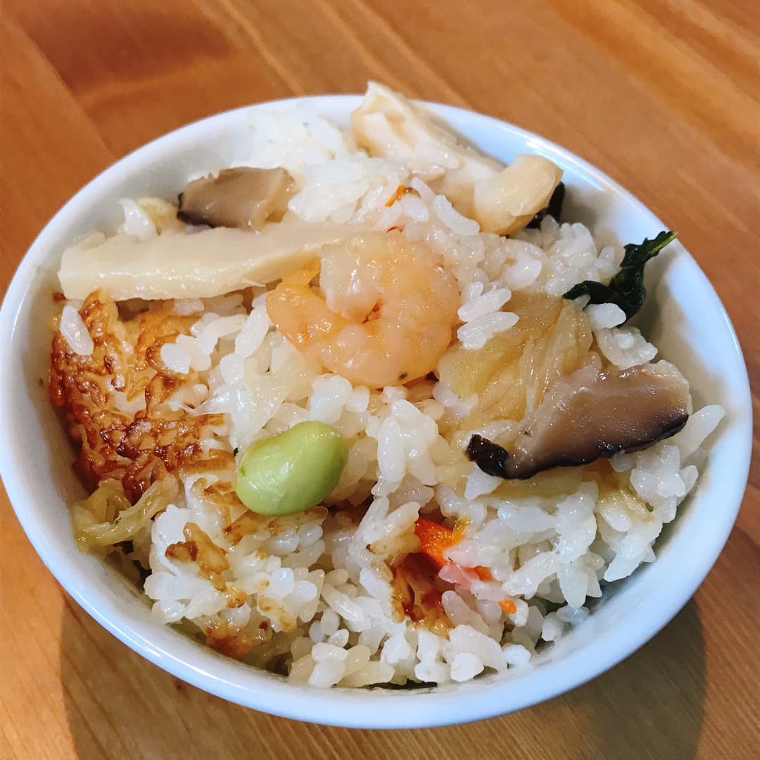 中華丼の具で作る炊き込みご飯の完成写真