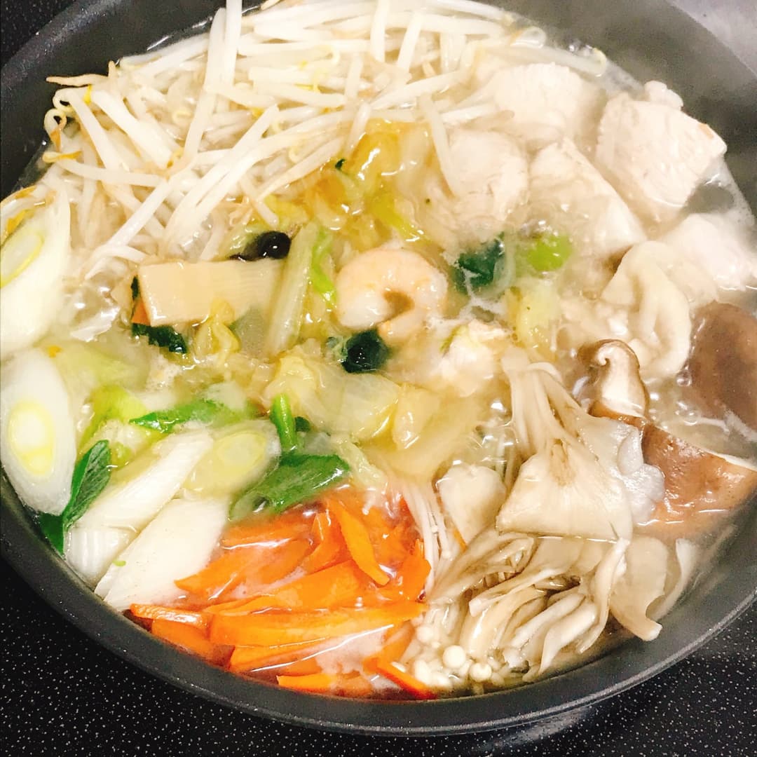 中華丼の具で作る野菜たっぷり鍋の完成写真