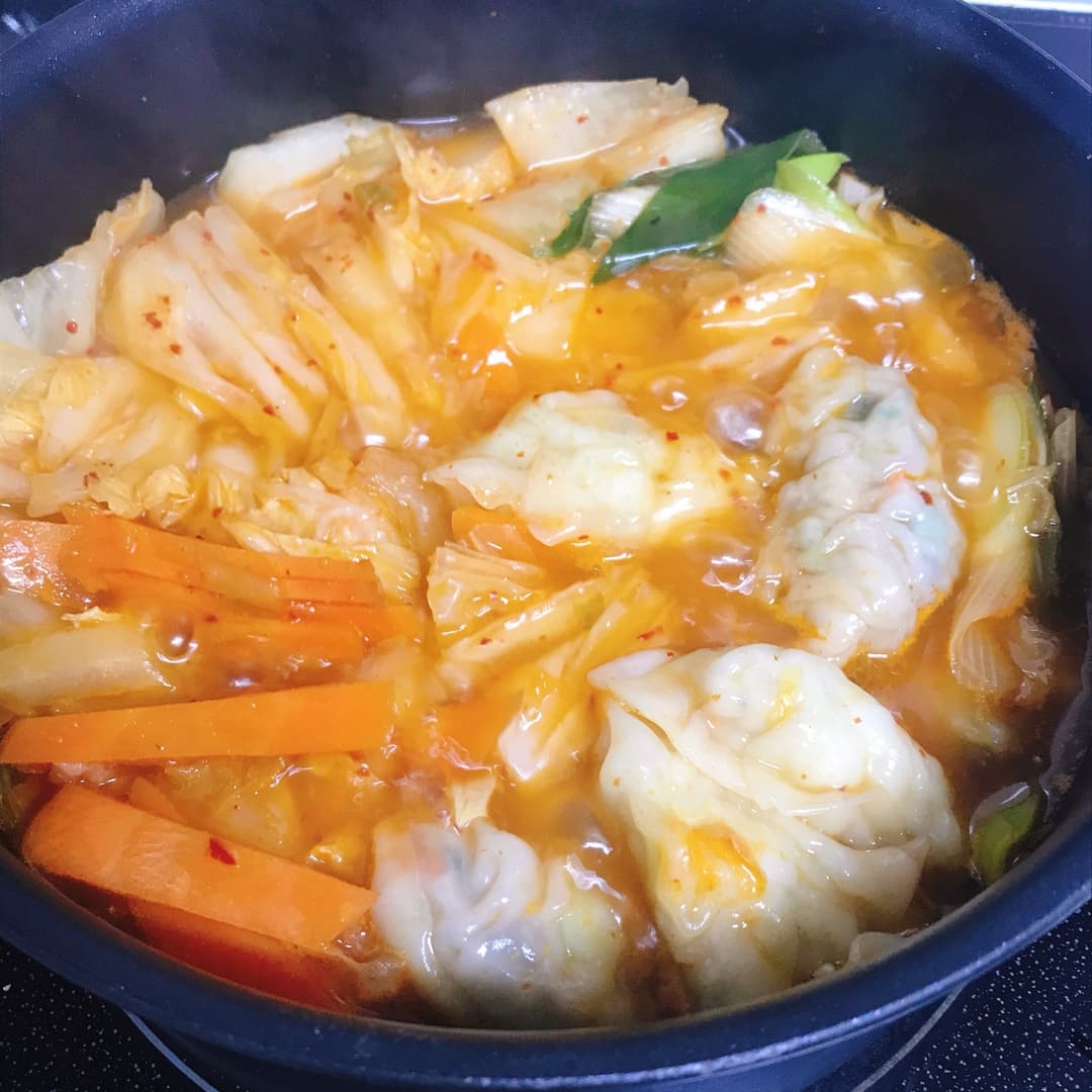 鶏餃子のキムチ鍋の完成写真
