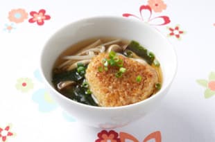 焼おにぎり入りわかめスープの完成写真