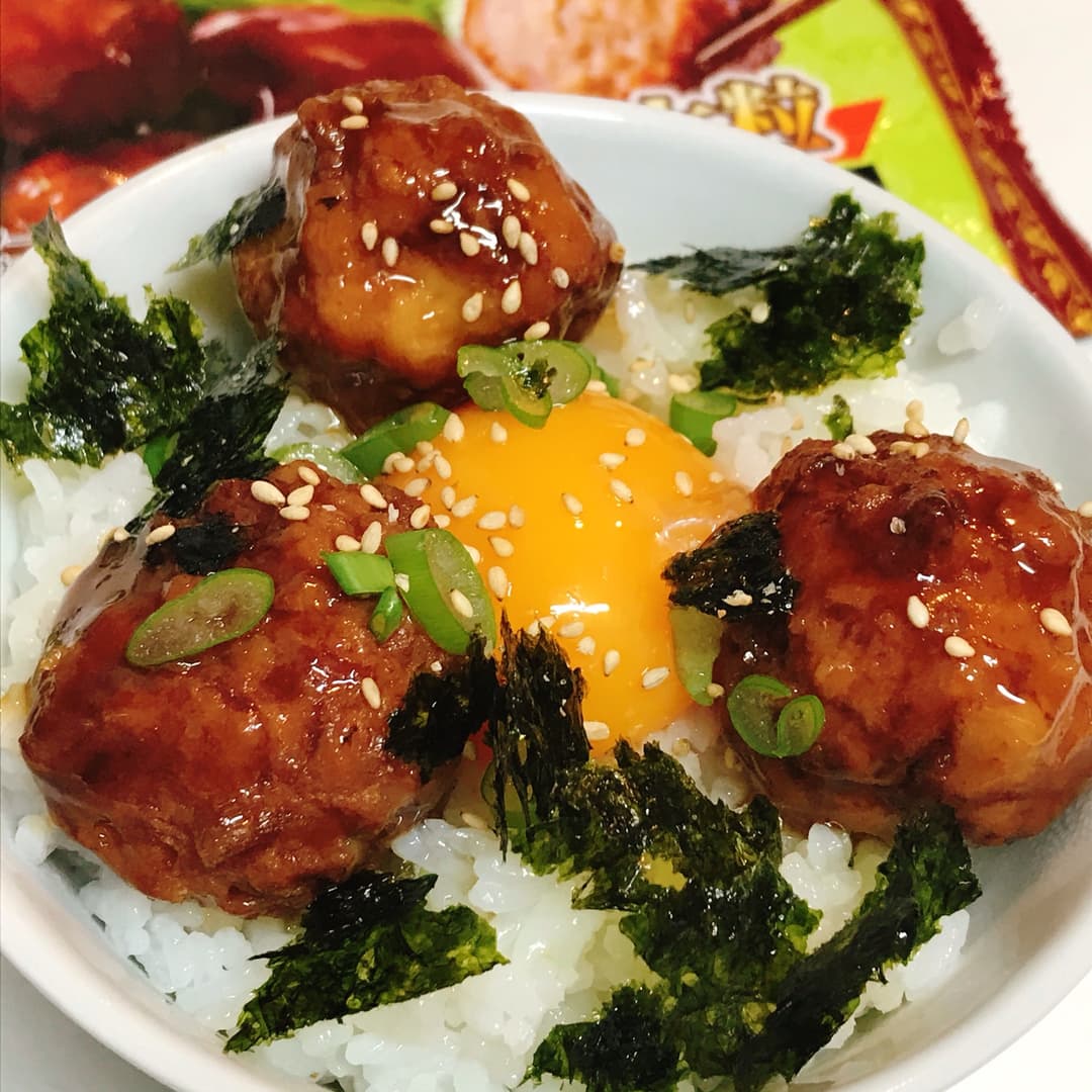 甘酢肉団子丼の完成写真
