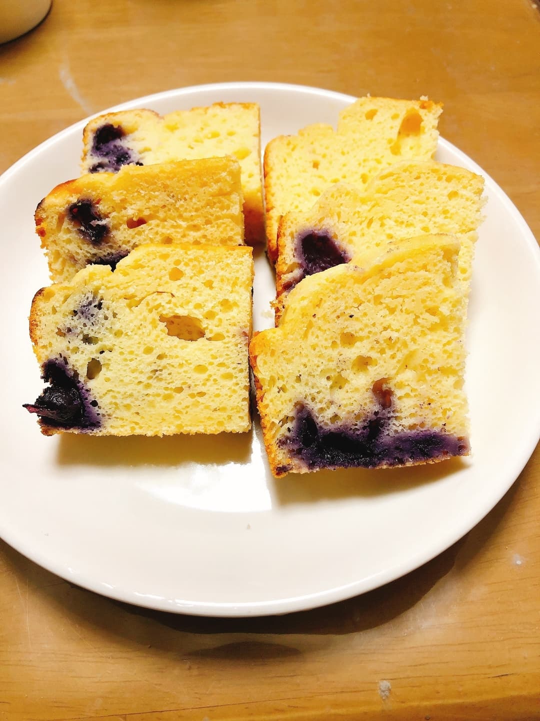 甘さ控えめしっとりブルーベリーケーキの完成写真