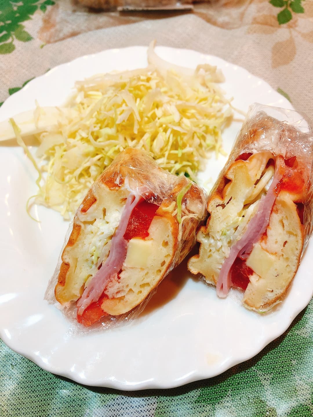 チーズワッフルの野菜サンドの完成写真