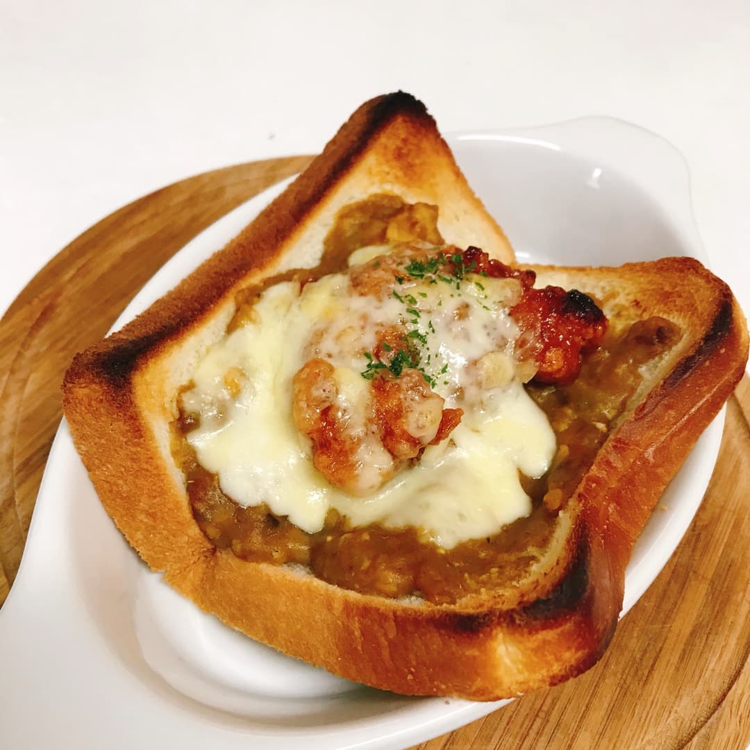 たれづけ唐揚げのカレートーストの完成写真
