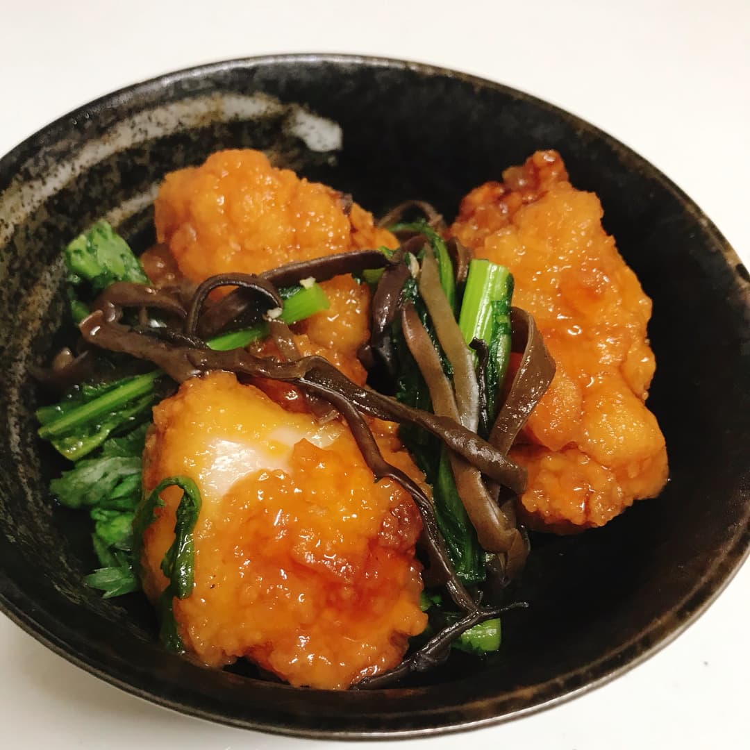 たれづけ唐揚げと春菊の煮物の完成写真
