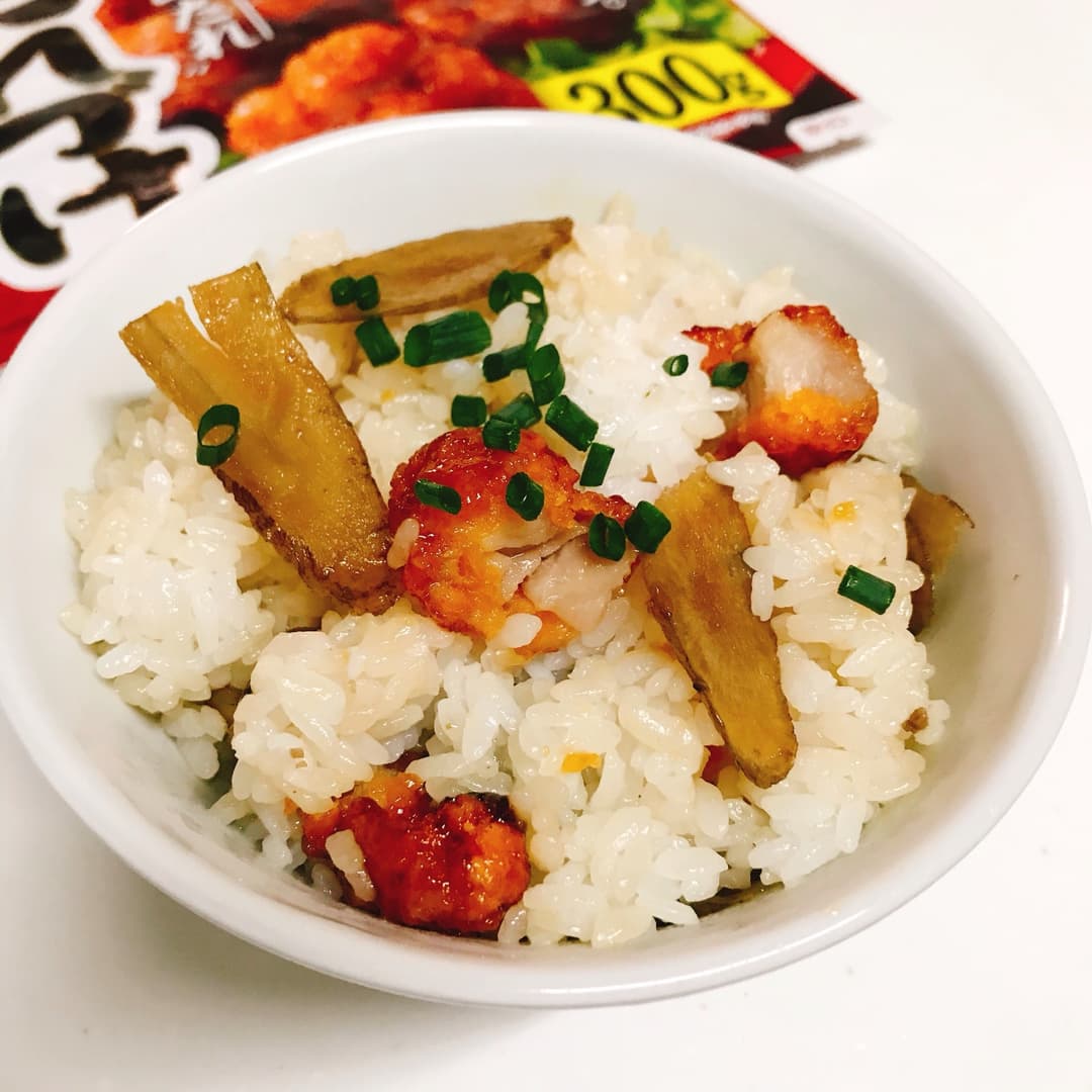 たれづけ唐揚げとごぼうの混ぜご飯の完成写真