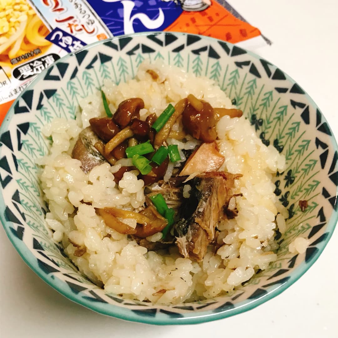 いりこだしで炊くさばの炊き込みご飯の完成写真