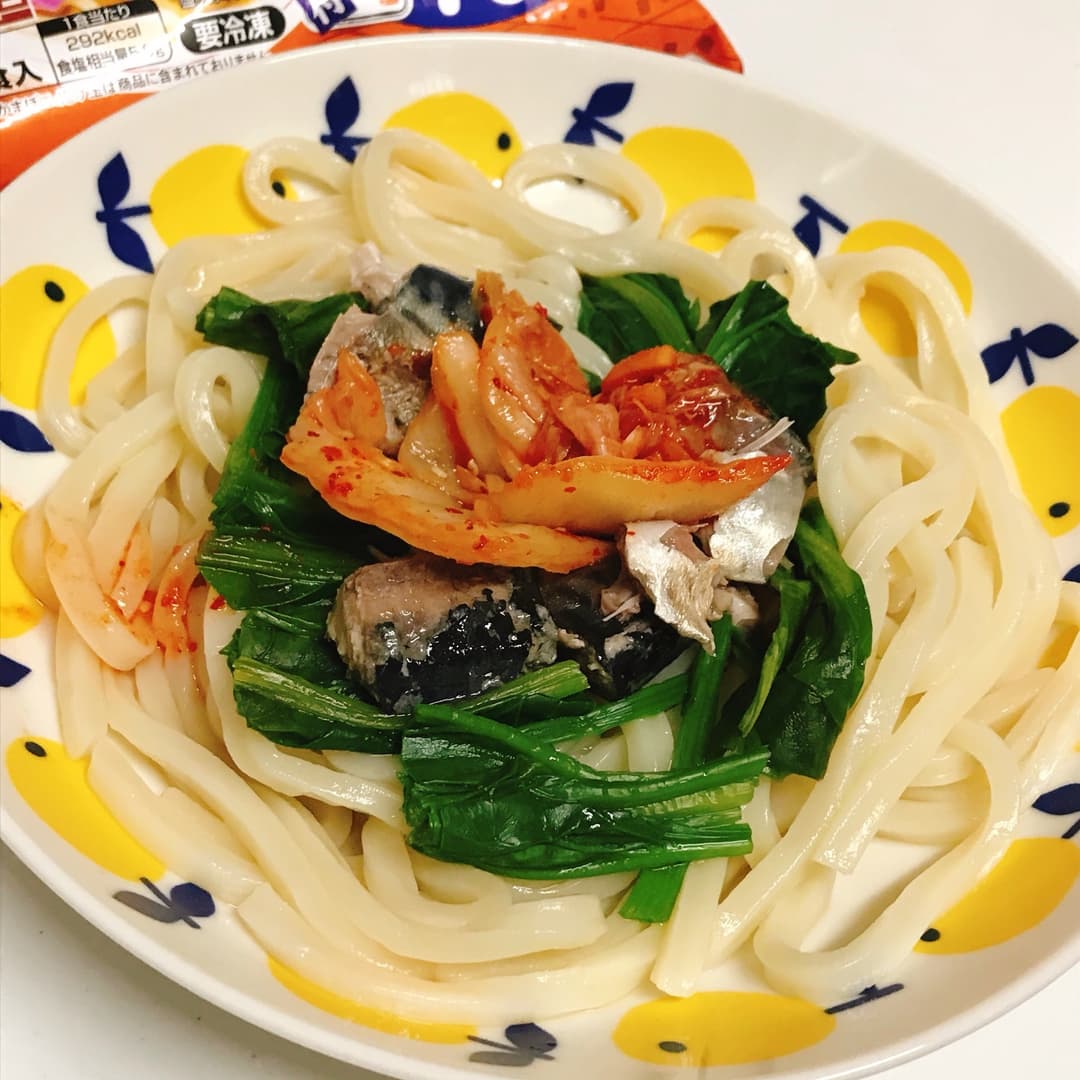 さばとキムチの混ぜうどんの完成写真