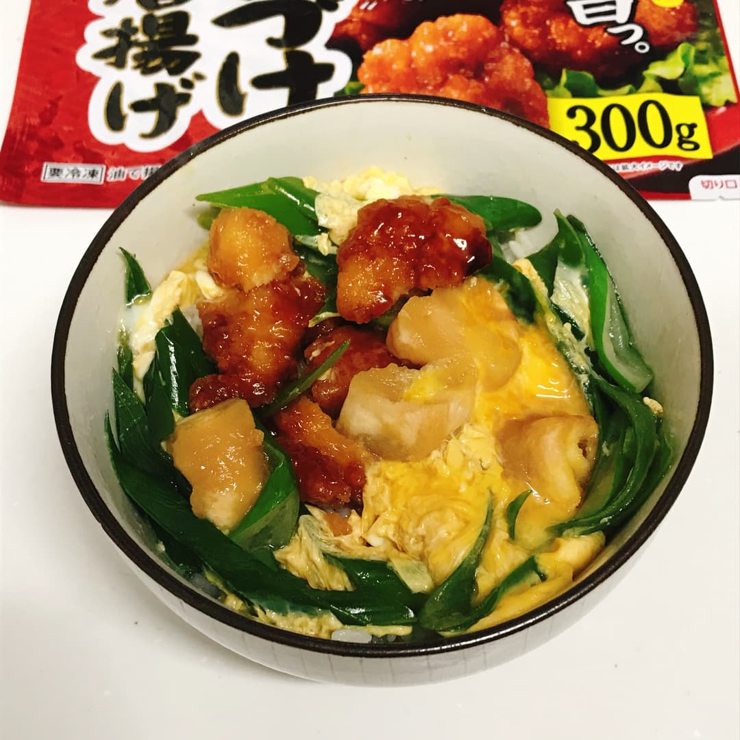 たれづけ唐揚げとお麩の卵とじ丼の完成写真