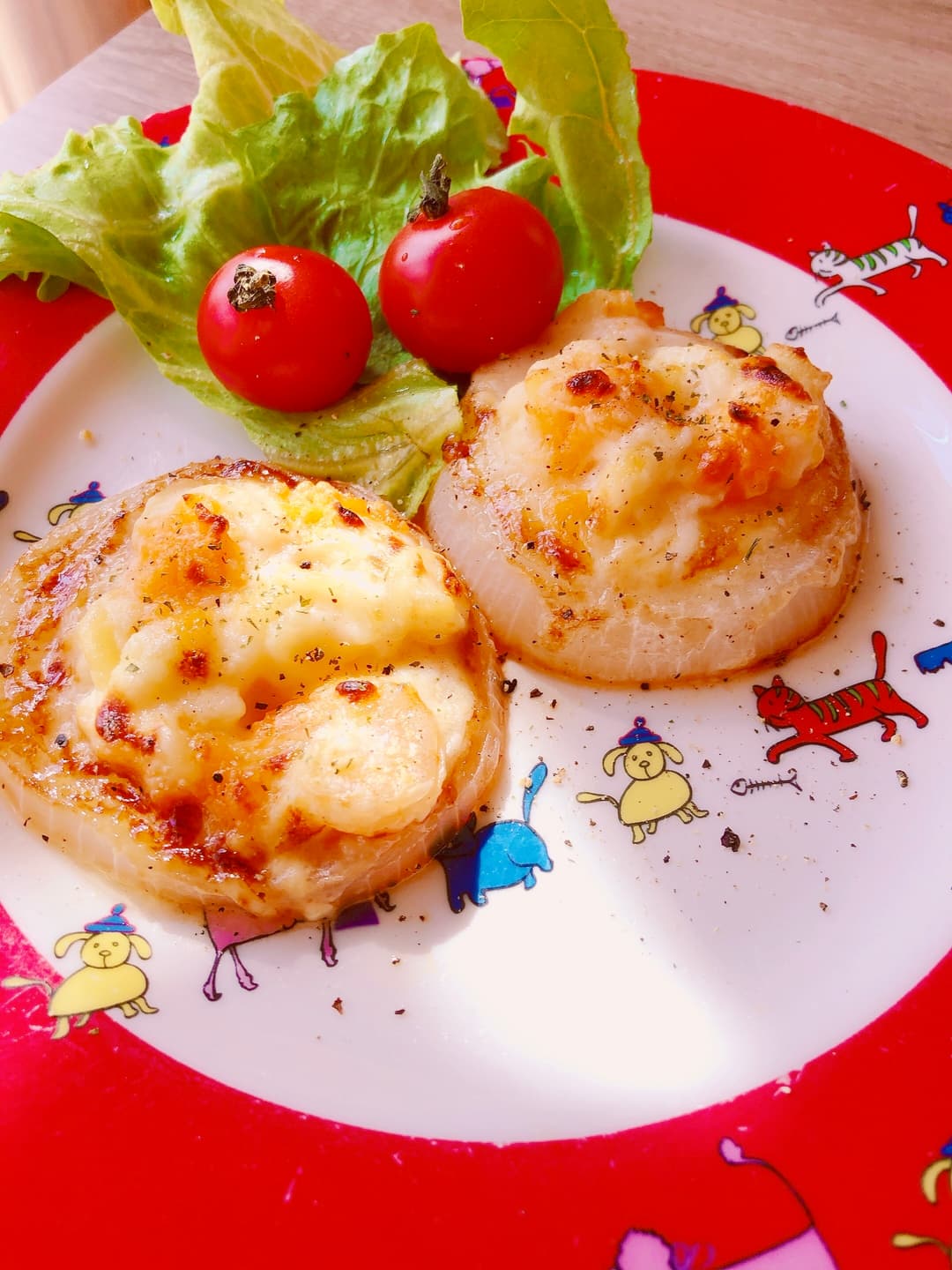 焼き玉ねぎのグラタンのせの完成写真
