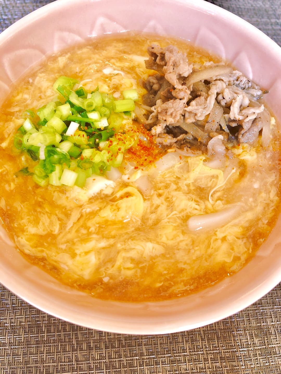 肉だし香る卵あんかけうどんの完成写真
