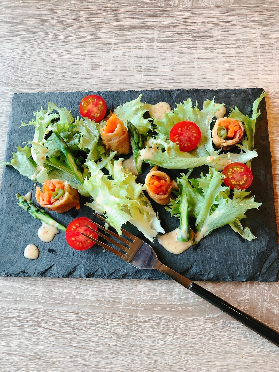 野菜巻きのカラフルサラダの完成写真