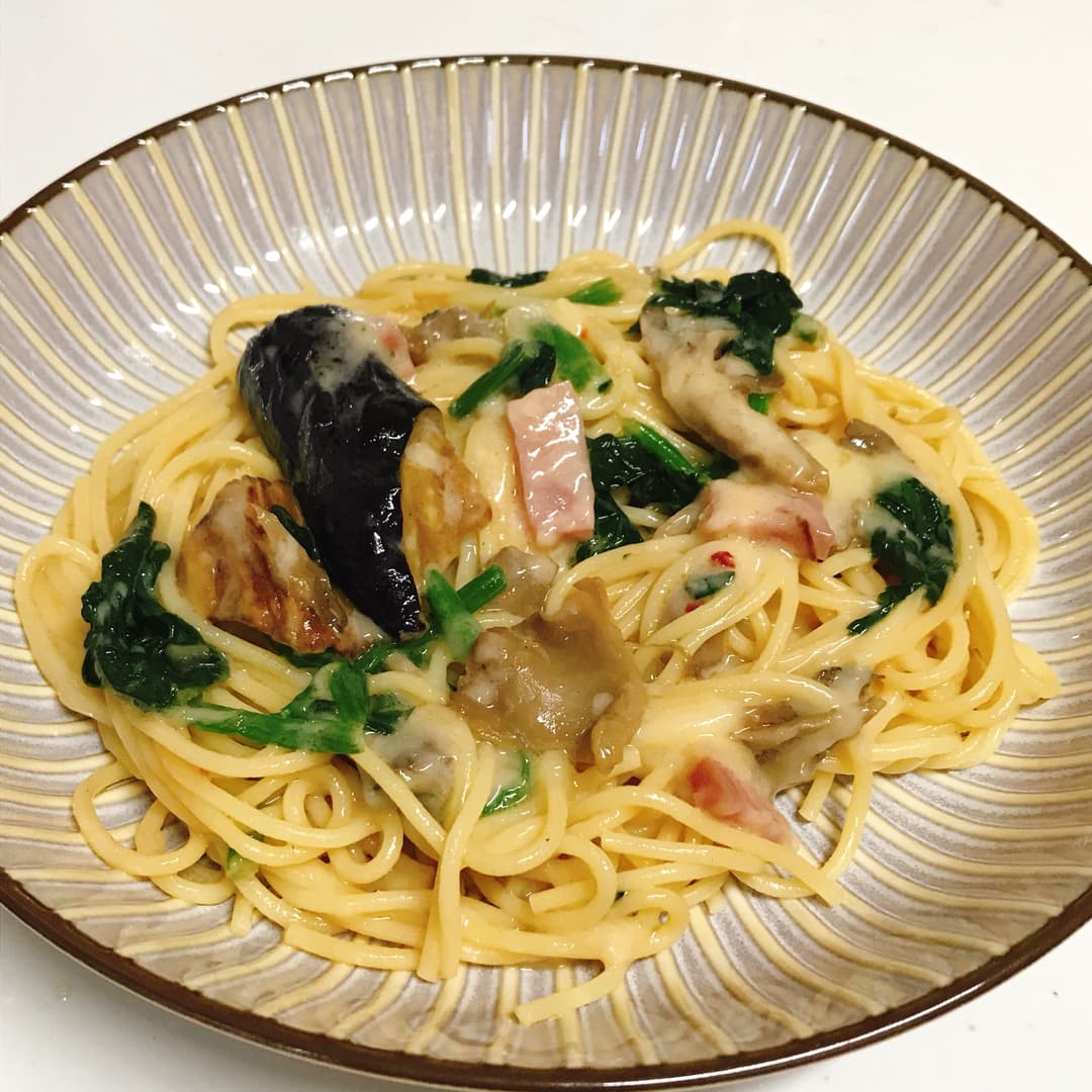 ゴーダチーズを絡めた舞茸となすの香味醤油の完成写真