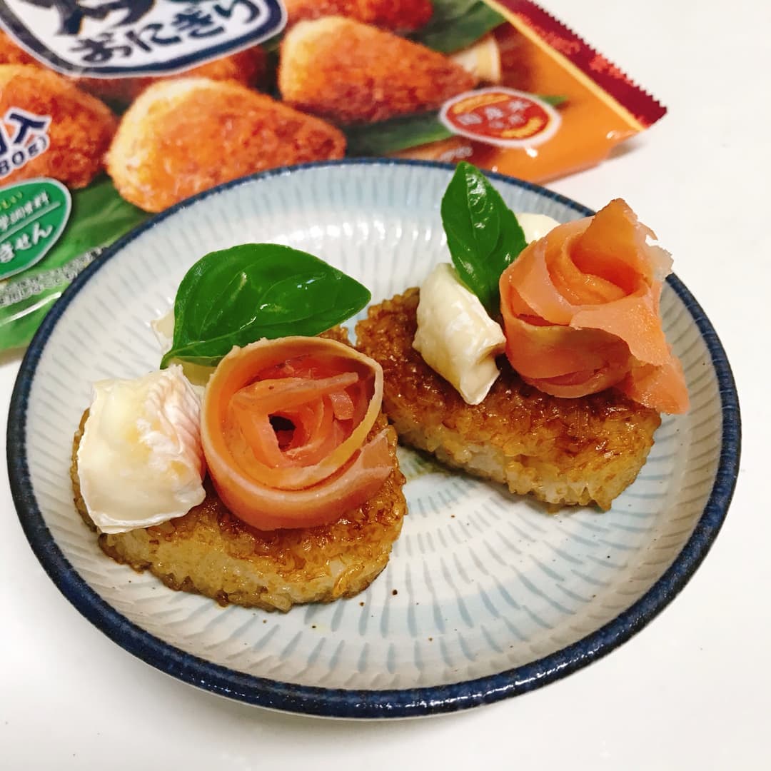 スモークサーモン焼おにぎりの完成写真