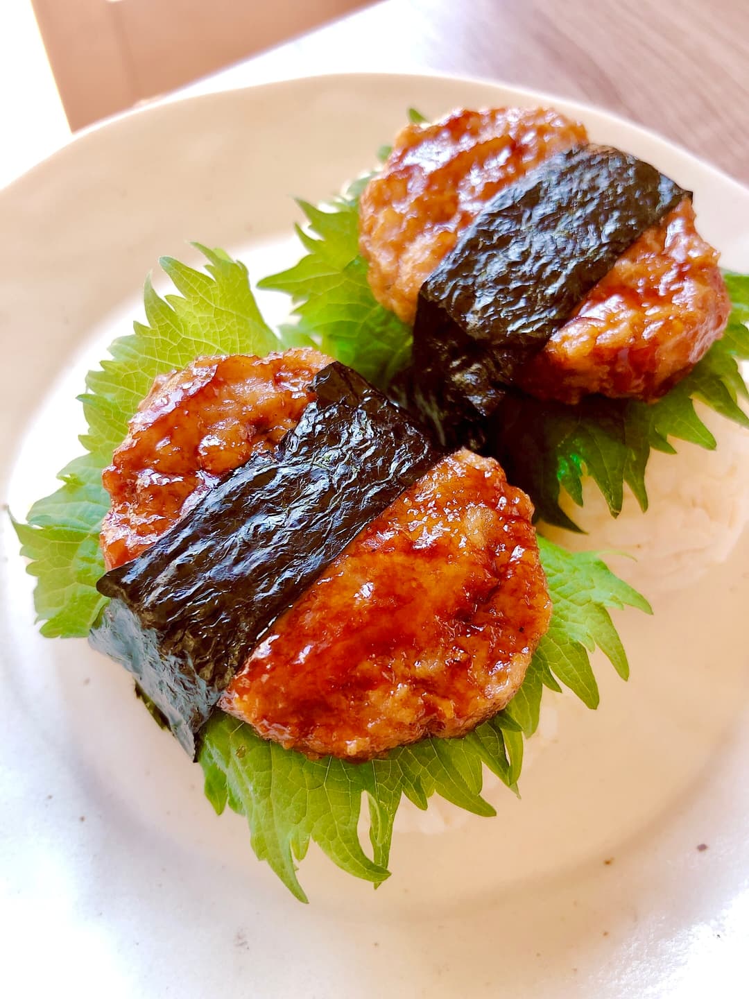 鶏つくねと紫蘇の俵むすびの完成写真