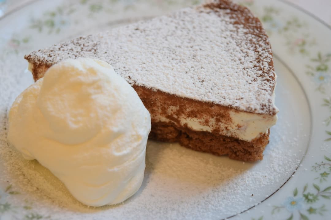 ティラミスのホイップクリーム添えの完成写真