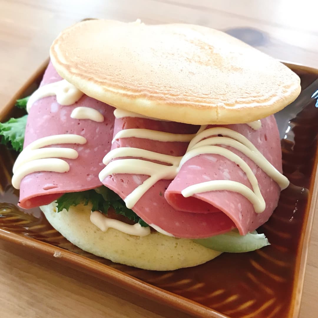 ホットケーキのハムレタスサンドの完成写真