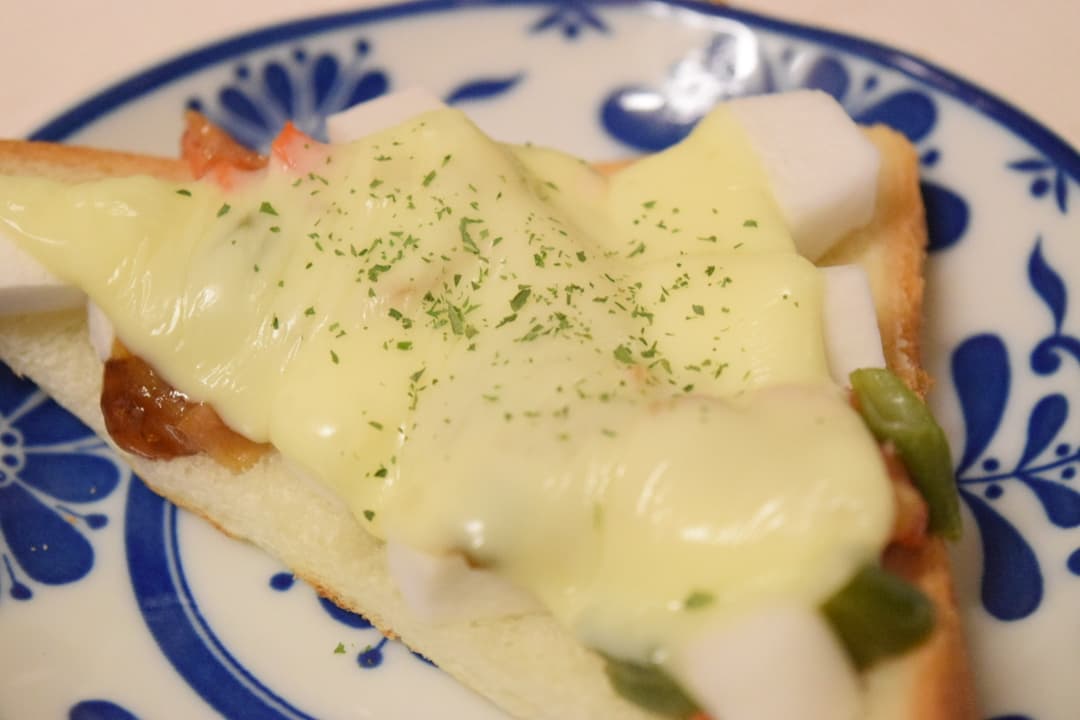 鶏肉野菜巻チーズトーストの完成写真