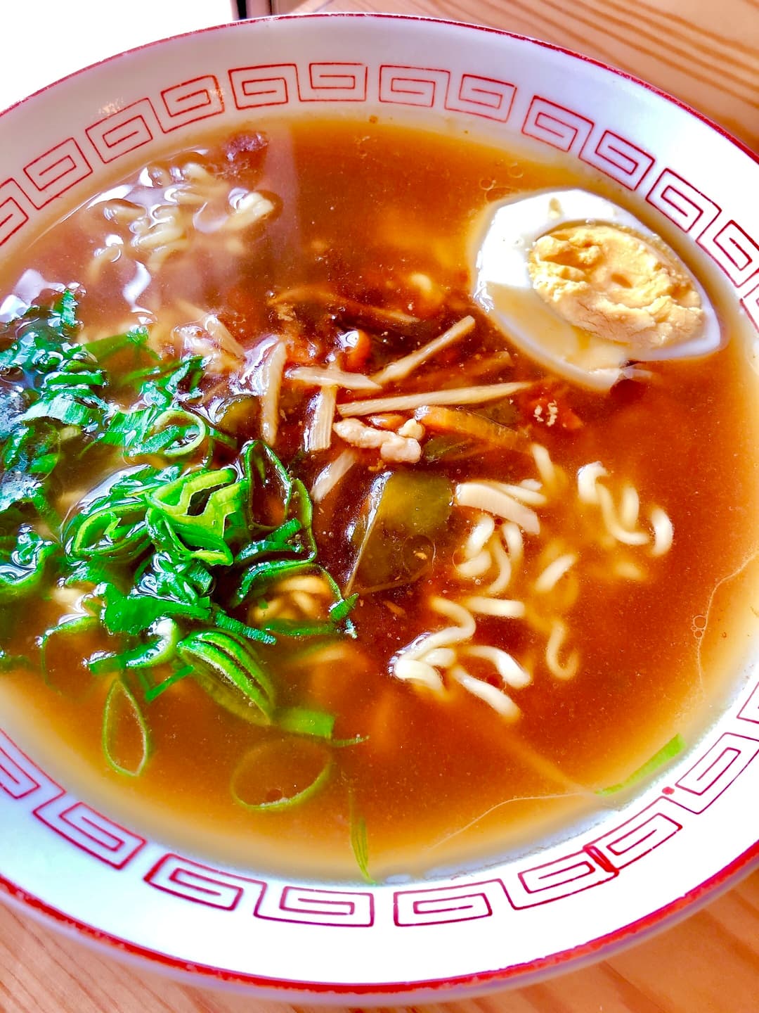青椒肉絲のあんかけラーメンの完成写真