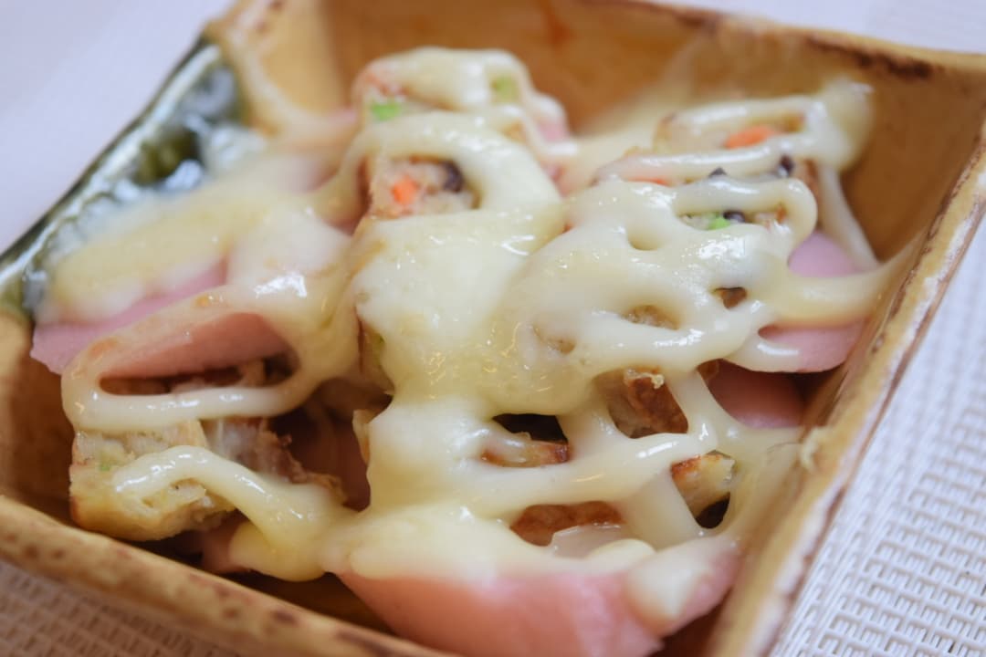 和風ハンバーグとソーセージのチーズ焼きの完成写真