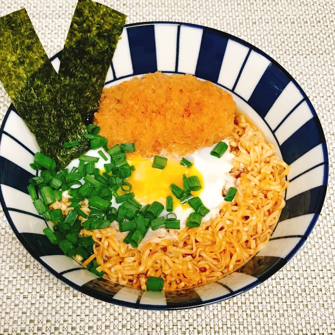 四元豚ロースかつチキンラーメンの完成写真
