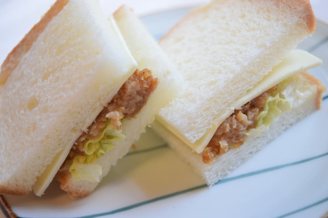 メンチチーズレタスサンドの完成写真