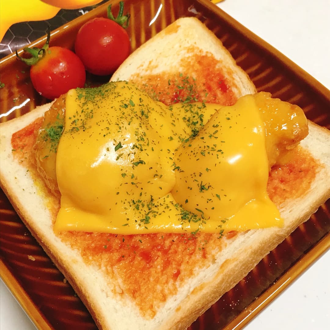 ハニーマスタードチキンのピザトーストの完成写真