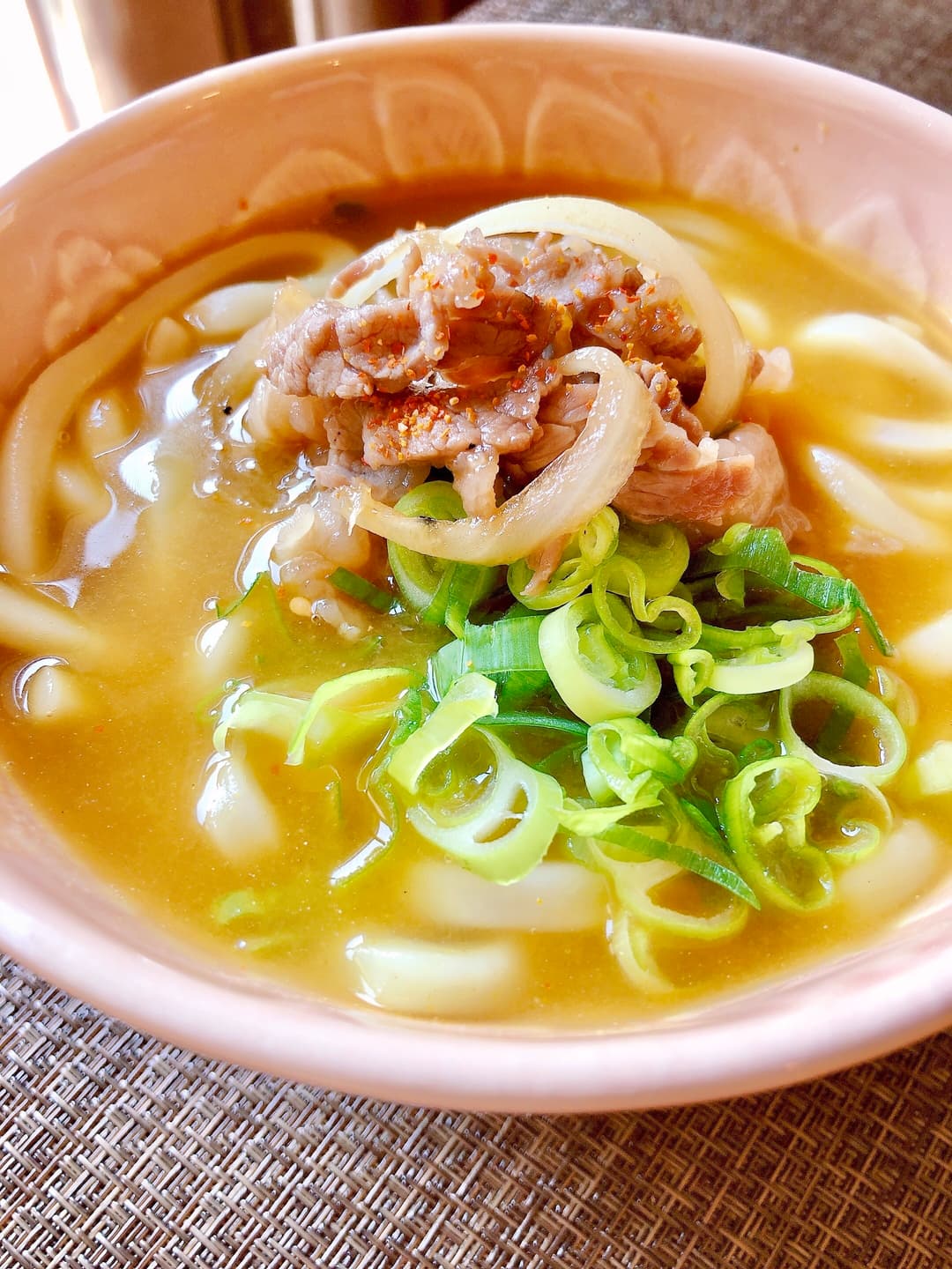 牛肉のせカレーうどんの完成写真