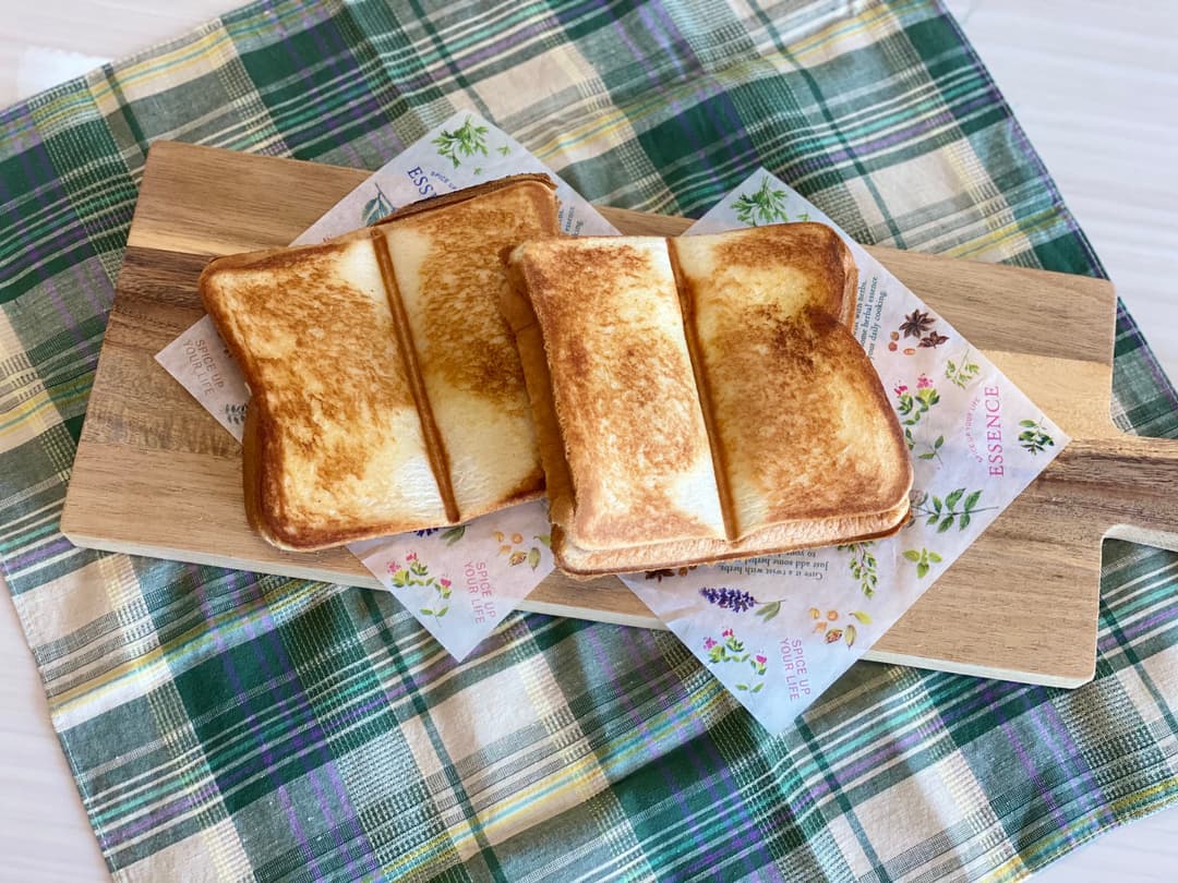 メンチカツとチーズのホットサンドの完成写真