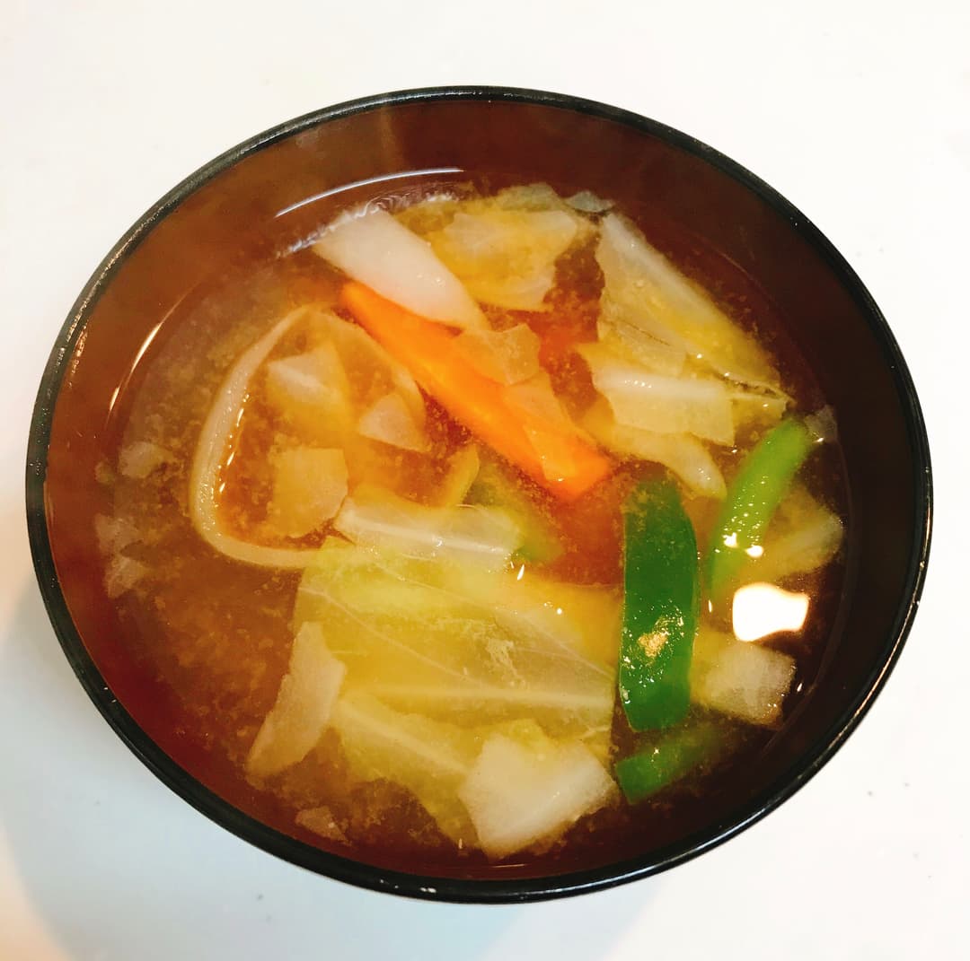 レンジで作る肉入りカット野菜味噌汁の完成写真