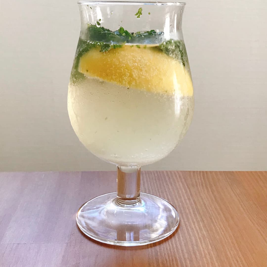 レモンで作るノンアルモヒートの完成写真