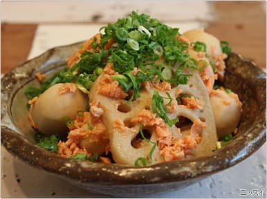 さといもとれんこんの煮物 焼さけあらほぐし和えの完成写真