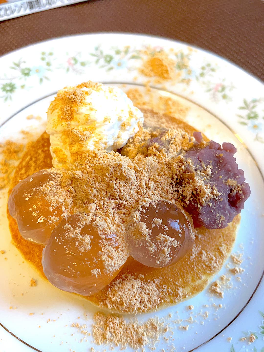 パンケーキのわらび餅のせの完成写真