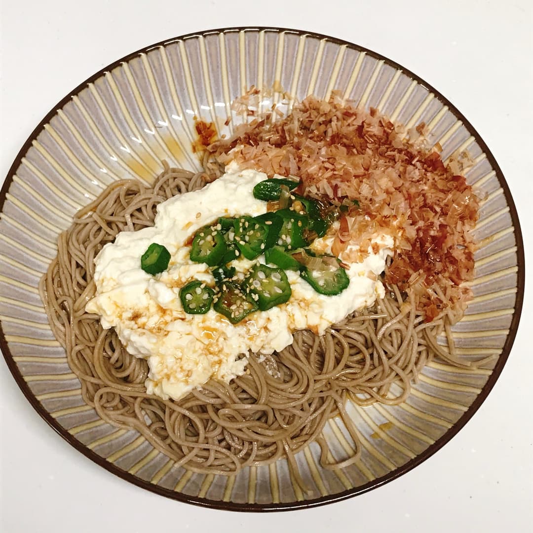 オクラ豆腐ぶっかけ蕎麦の完成写真