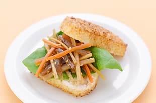 本格焼おにぎりのきんぴらバーガーの完成写真