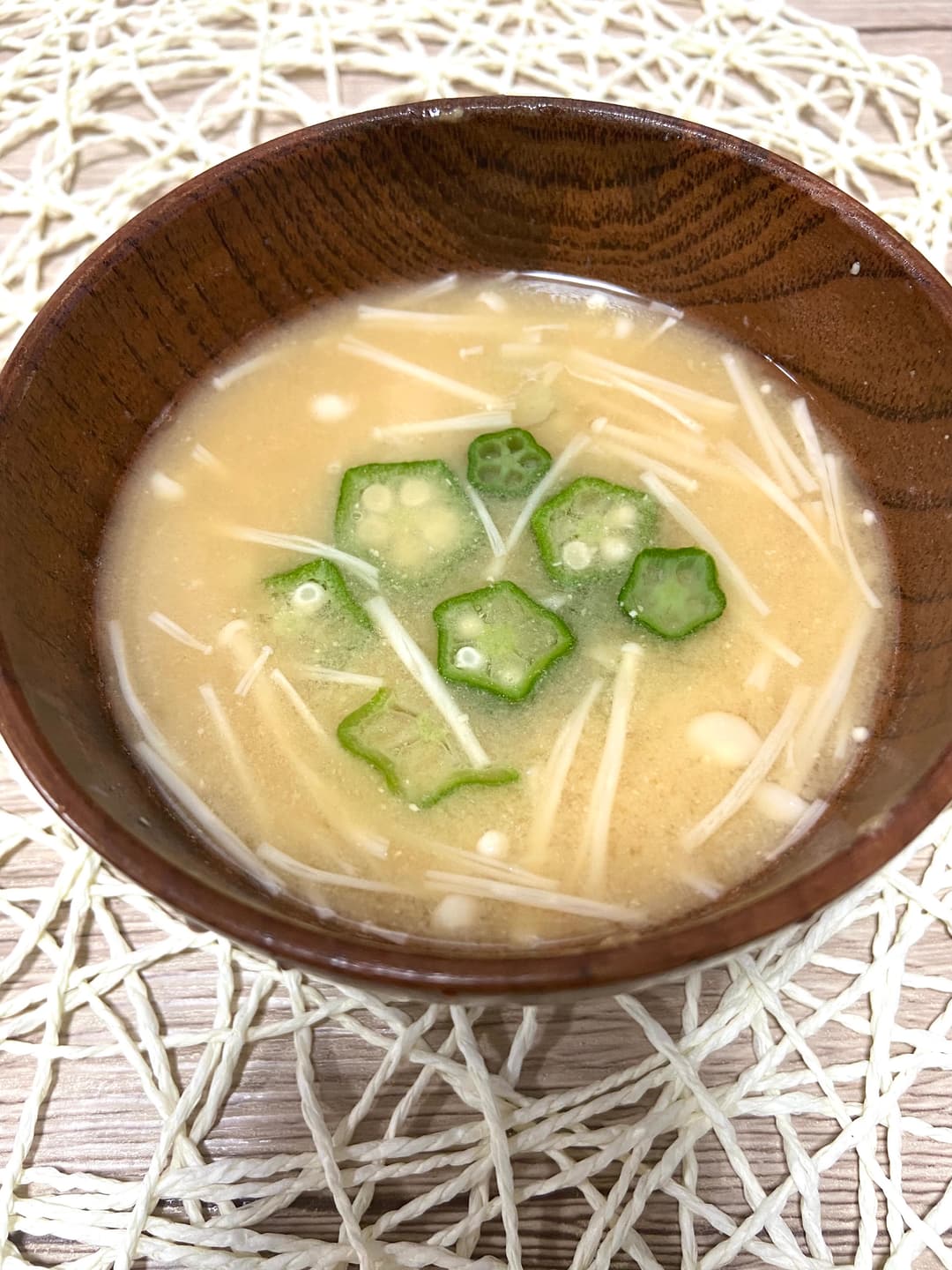 きざみオクラとえのきのお味噌汁の完成写真