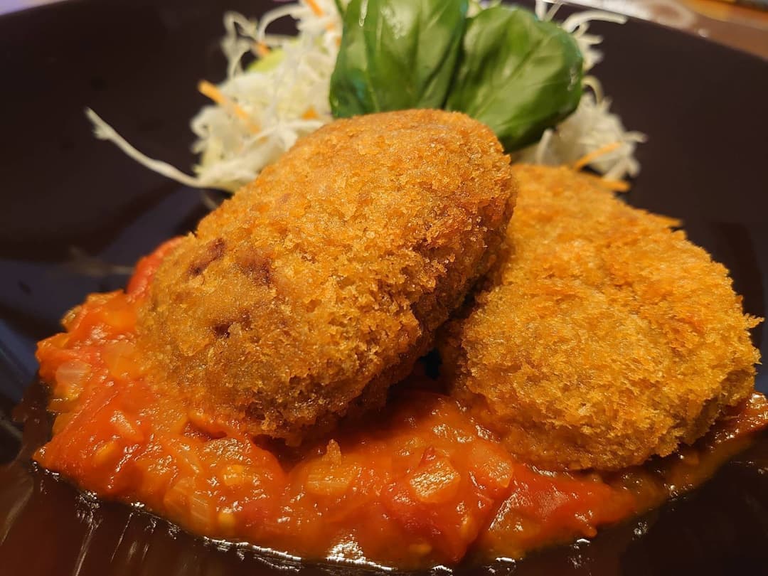 メンチカツのトマトソースの完成写真
