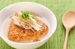 本格焼おにぎりの薬味たっぷりさば茶漬けの完成写真
