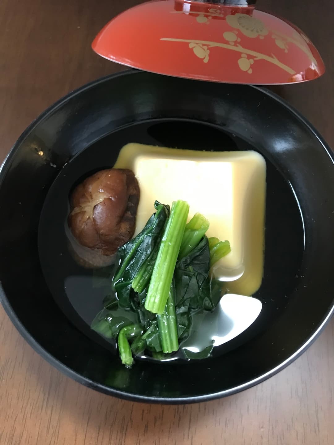 ほうれん草と玉子豆腐のお吸い物の完成写真