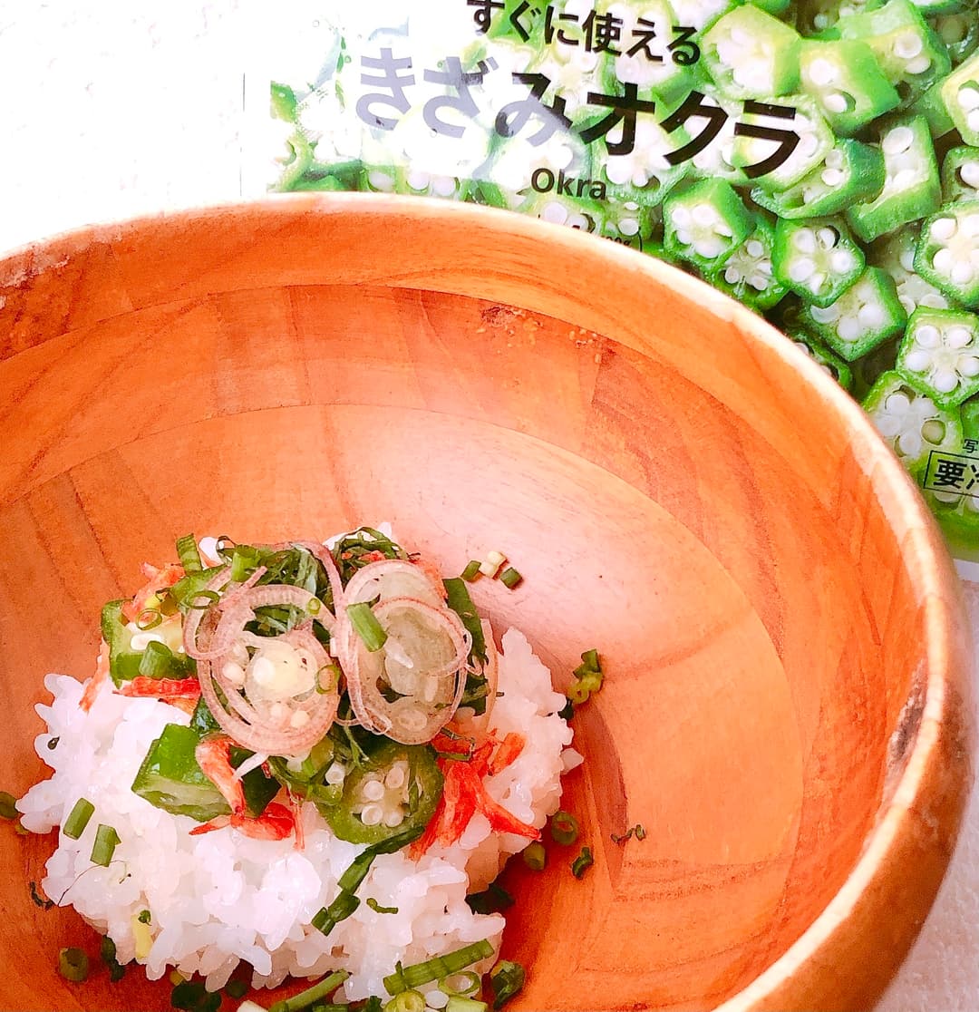 オクラと干しエビの香味丼の完成写真