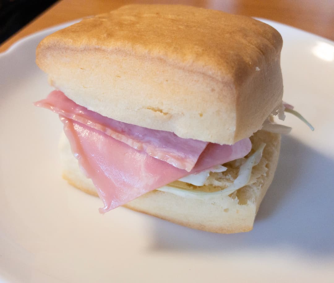 7プレミアム ホットビスケットサンドの完成写真