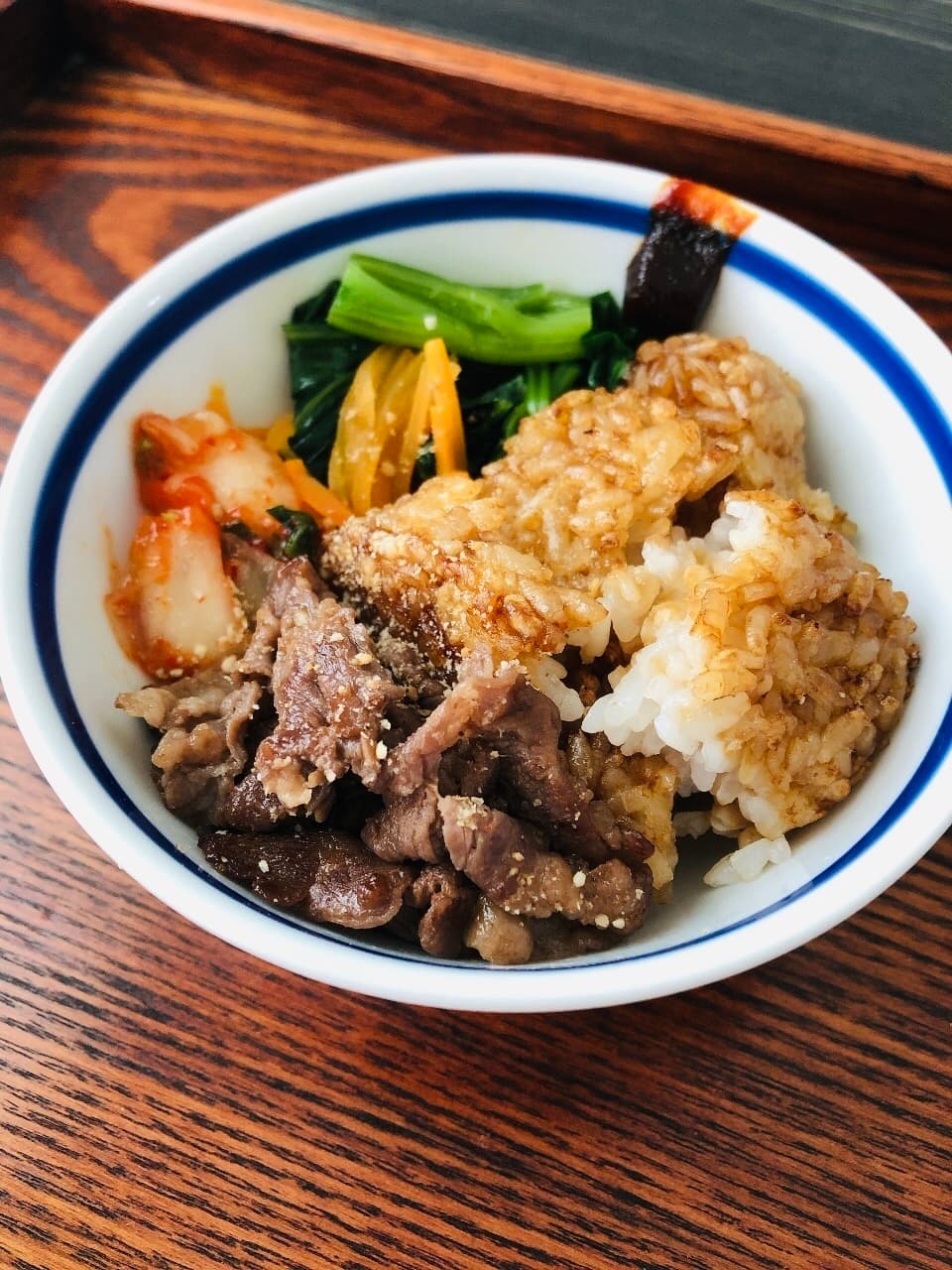 焼きおにぎりと牛肉のビビンバ風の完成写真