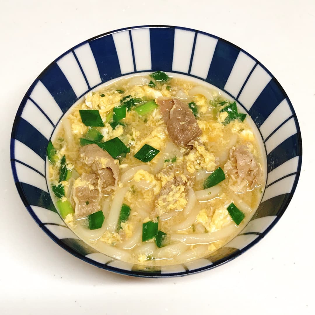 ニラ玉肉うどんの完成写真
