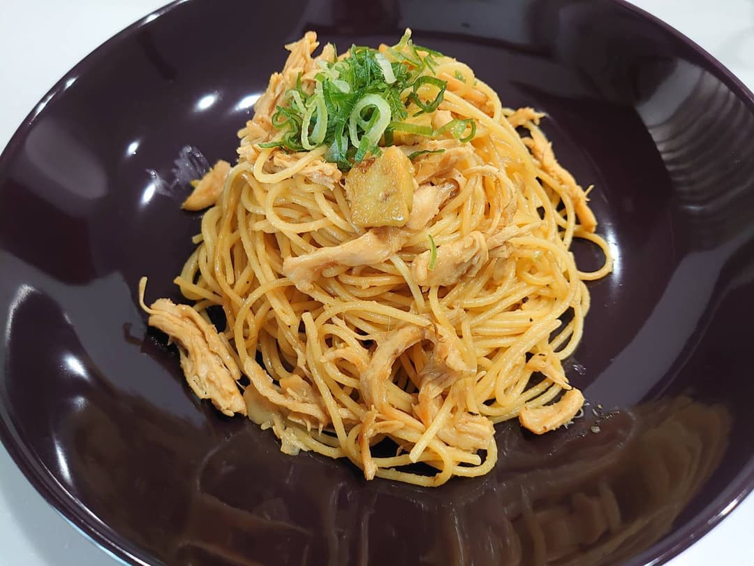 醤油香る鶏とアボカドのパスタの完成写真