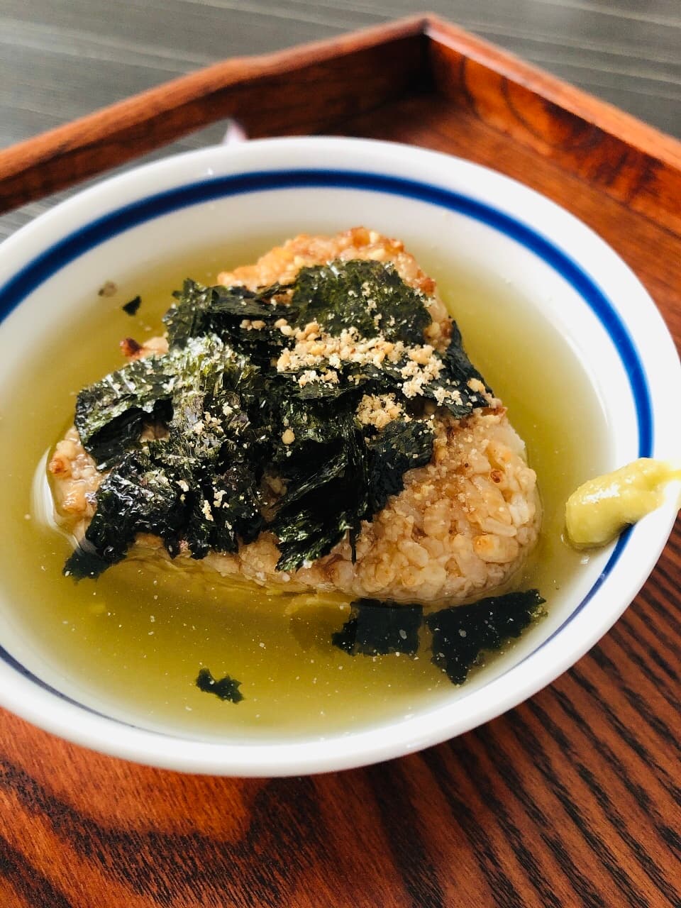焼きおにぎりのわさび海苔茶漬けの完成写真