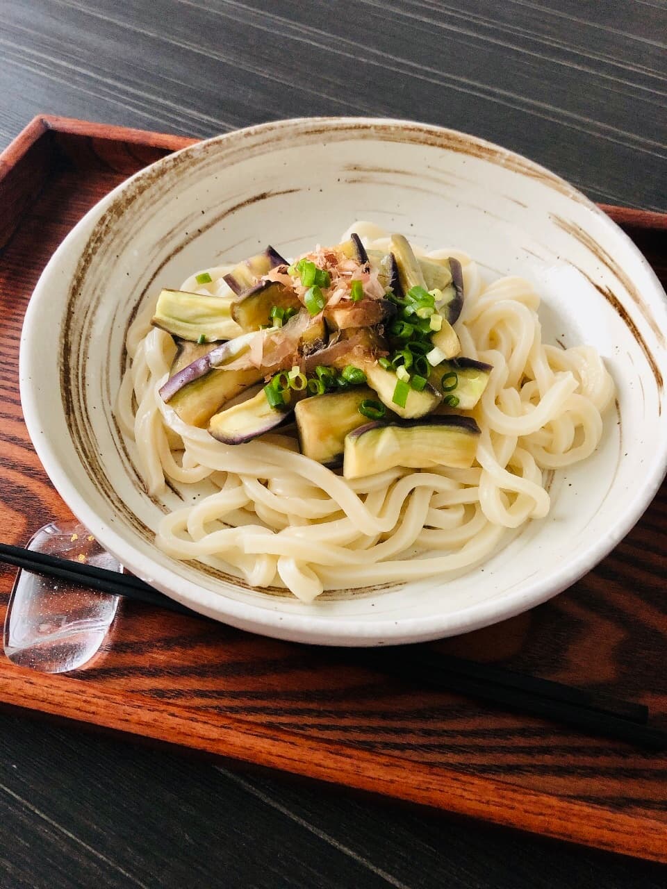 とろとろ茄子のぶっかけうどんの完成写真